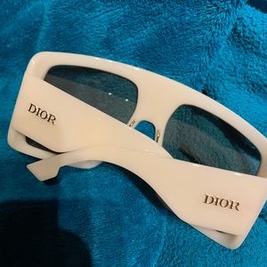 Doir oversized glasses...pictures upon request